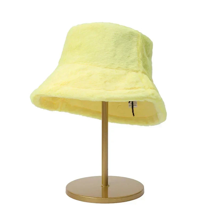Flauschiger Damen Eimerhut aus Kunstpelz, warmes und modisches Accessoire.