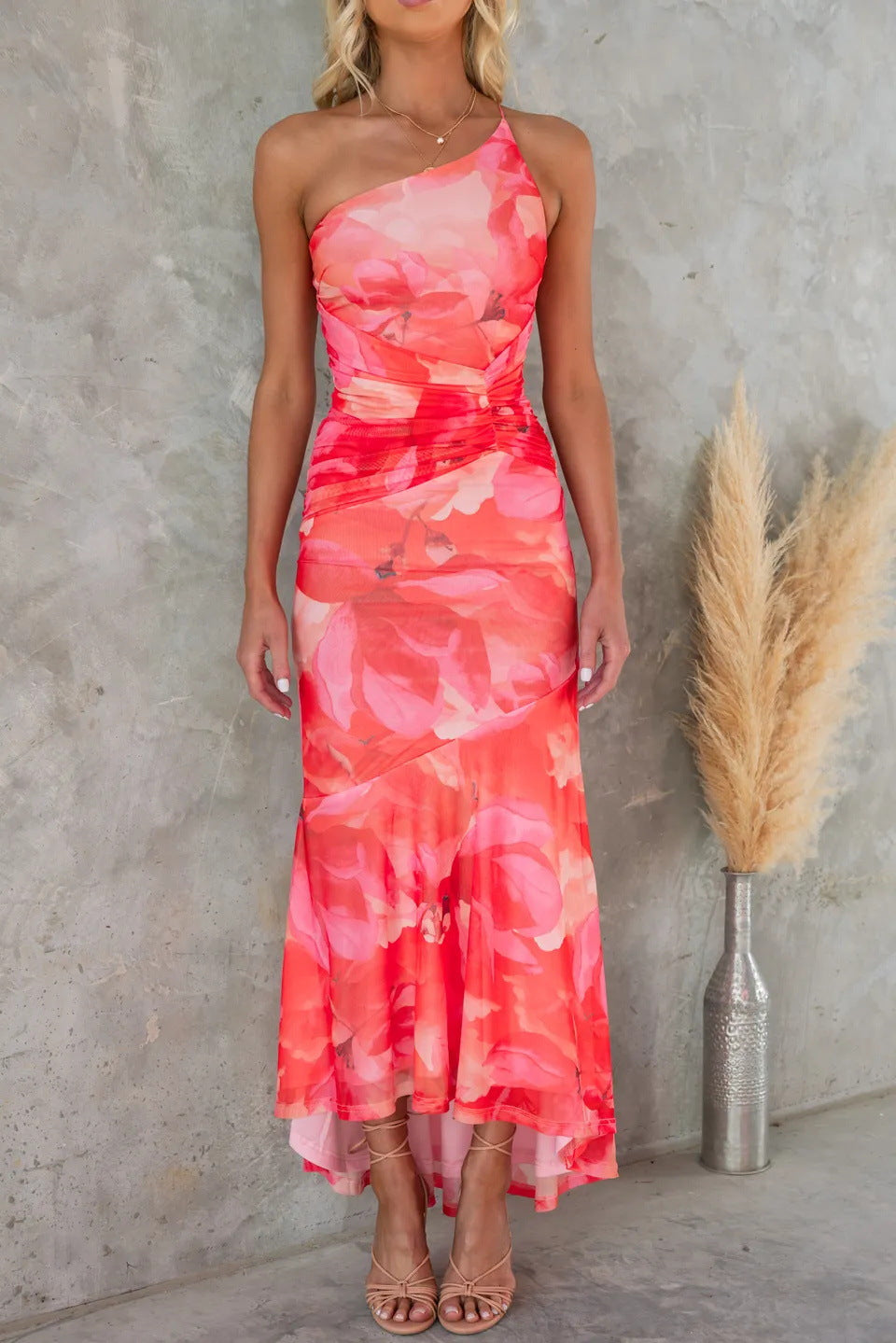 Damen One-Shoulder Abendkleid mit elegantem Blumenmuster; fließendes Maxikleid für festliche Anlässe.