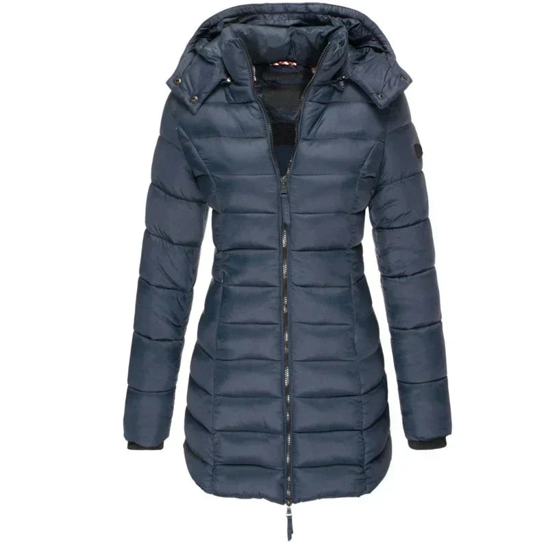 Robuste Damen Outdoor Pufferjacke, warm & wasserabweisend, ideal für Spaziergänge im Winter.