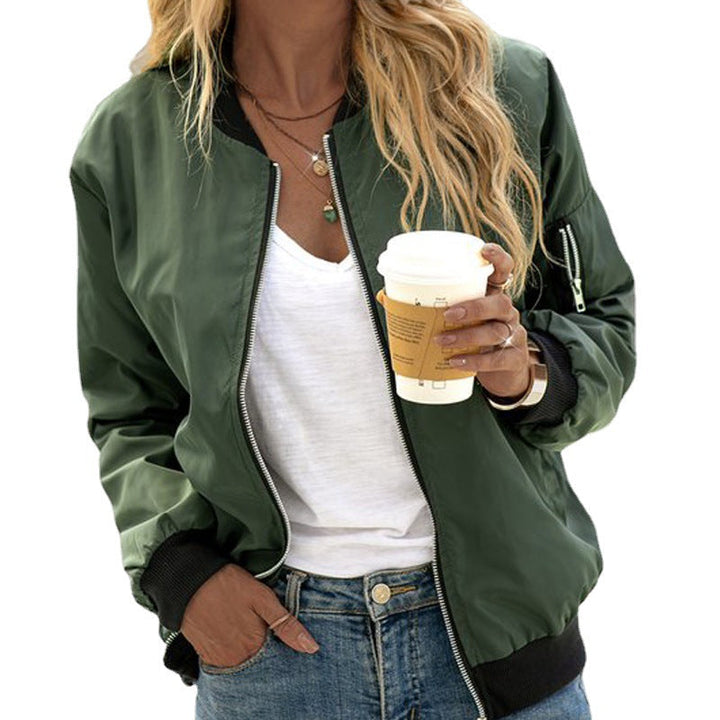 Bequeme Damen Bomberjacke mit Reißverschluss. Perfekte Übergangsjacke für den Herbst, modisch und vielseitig.