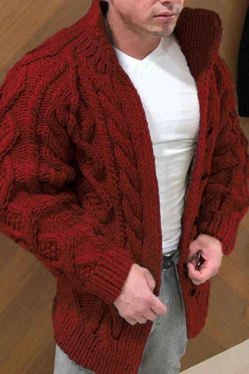 Gemütliche Herren-Strickjacke mit klassischem Kragen. Warmer Cardigan für Herbstmode, Winteroutfits & Herrenbekleidung.