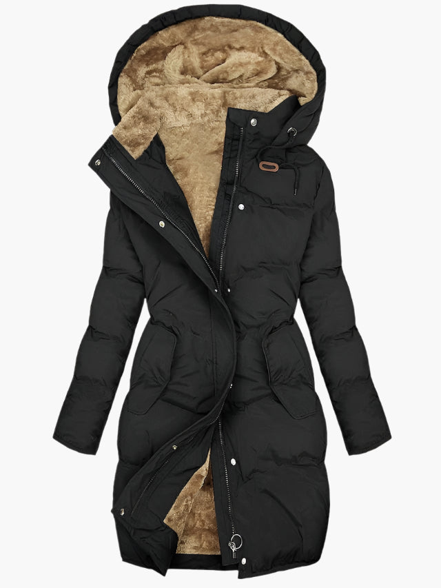 Warmer Damen Langmantel mit Kapuze und Kunstpelz. Bietet Kälteschutz und Komfort für weibliche Winteroutfits.