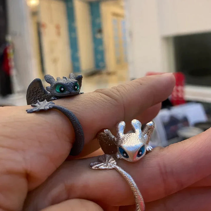 Symbolische Drachenringe als Paar, verstellbar aus Edelstahl, repräsentieren ewige Liebe und Stärke.