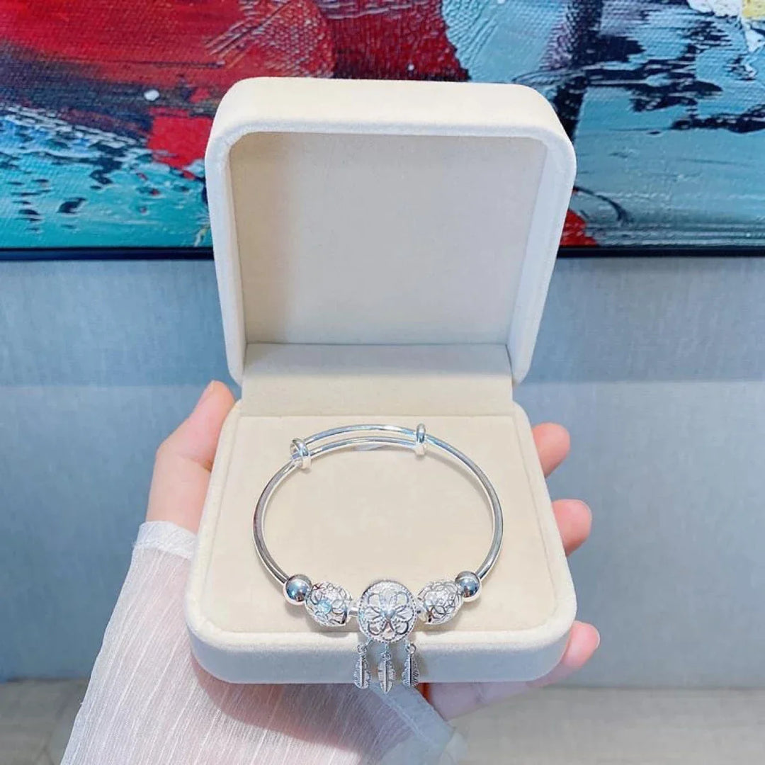 Elegantes Damen Traumfänger Armband aus 925er Silber mit filigraner Feder. Perfekter Silberschmuck.