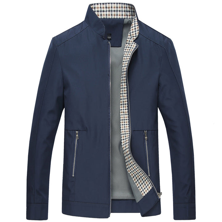 Vielseitige Herren Bomberjacke, Slim Fit, leicht & modern. Perfekt für jede Outdoor-Aktivität im Übergang.