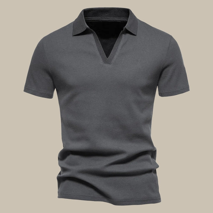 Modernes Herren Polo Shirt, kurzärmlig, mit elegantem Kragen. Ideal für Frühjahr & Sommer.