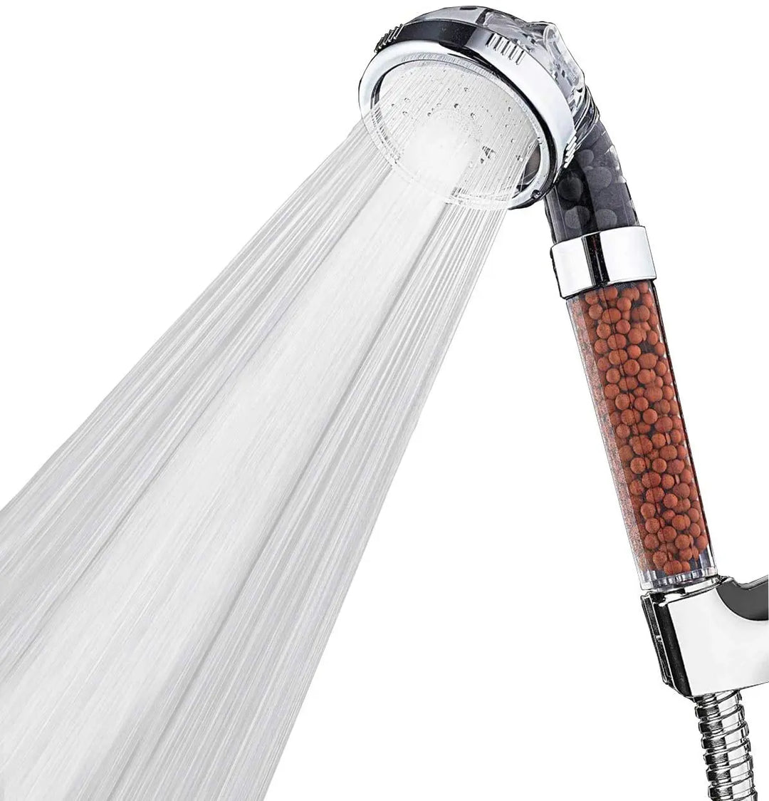 Duschkopf mit Filter, Hochdruck & Wassersparfunktion für ein entspannendes Spa-Erlebnis im Badezimmer.