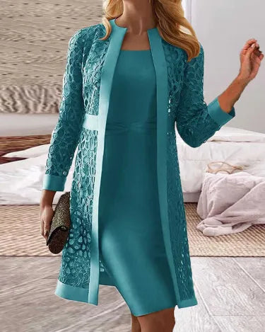 Elegantes Damen-Zweiteiler Spitzenkleid in Blau. Perfekt für festliche Anlässe und Herbstmode.