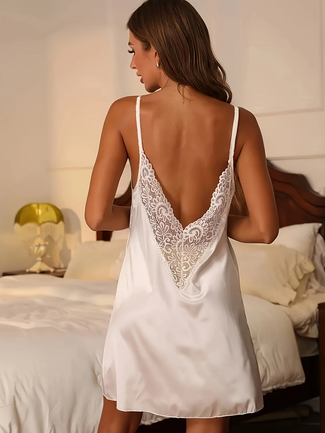 Stilvolles schwarzes Damen Nachthemd mit Spitze, perfekt für entspannte Abende.