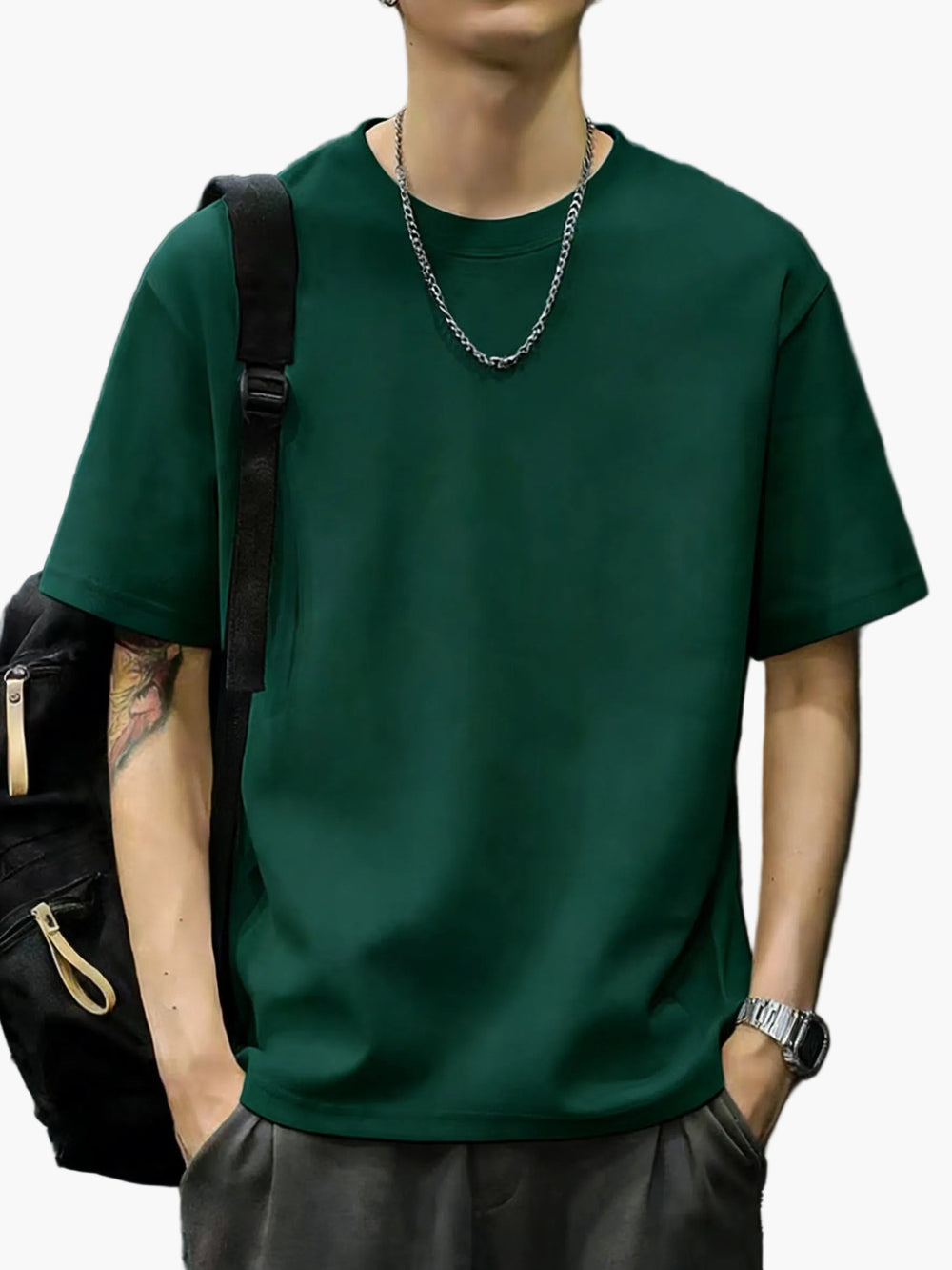 Lässiges Herren Streetwear T-Shirt mit Rundhals, ideal für Casual Looks und moderne Freizeitoutfits.
