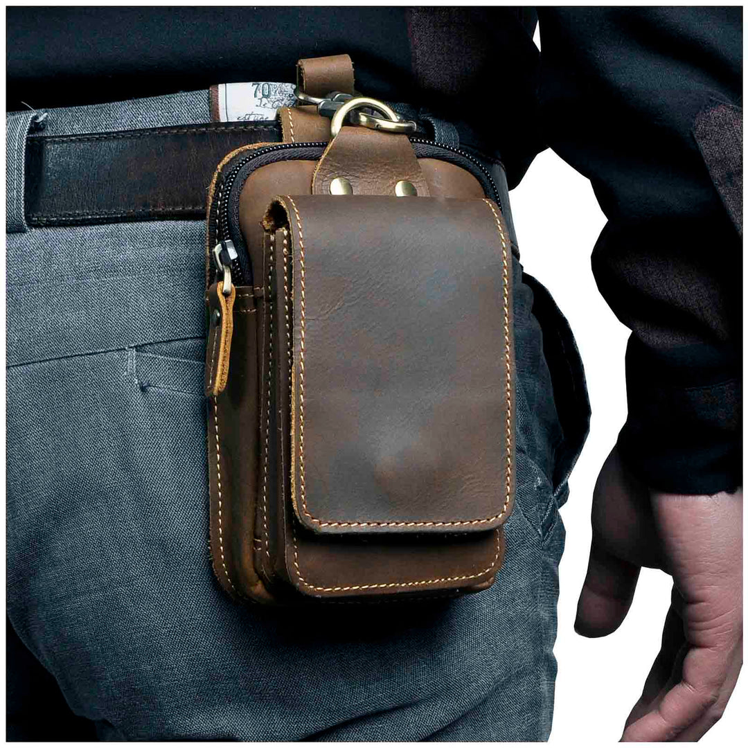Herren Gürteltasche in Dunkelbraun, stilvoll & praktisch für Alltag und Reisen.