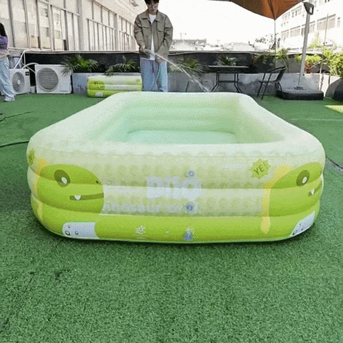 Buntes aufblasbares Kinderpool mit UV-Sonnenschutz & spielendem Dino-Wasserspielzeug.