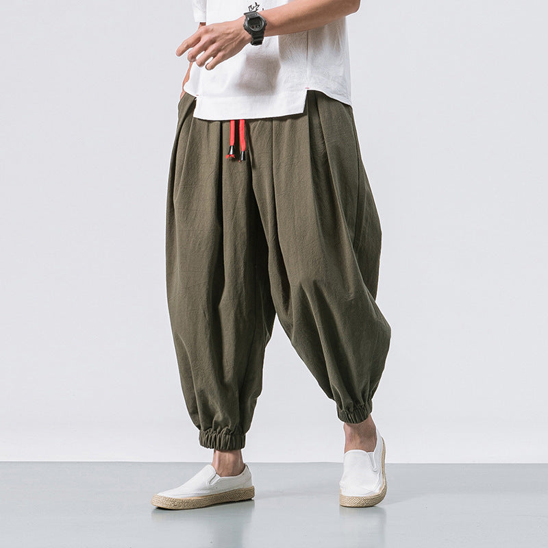 Trendige Haremshose für Herren, Streetwear-Stil, mit Kordelzug für perfekten Sitz und bequemen Bündchen.