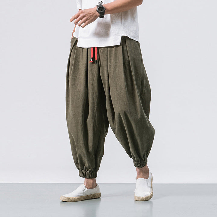 Trendige Haremshose für Herren, Streetwear-Stil, mit Kordelzug für perfekten Sitz und bequemen Bündchen.