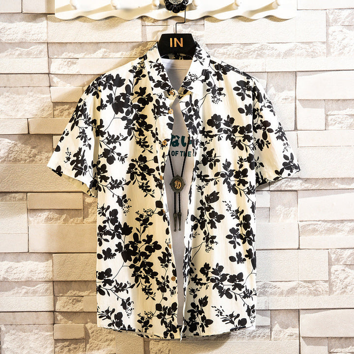 Trendiges Herrenhemd, Kurzarm, mit floralem Design. Schmaler Schnitt, perfekt als elegantes Sommerhemd.