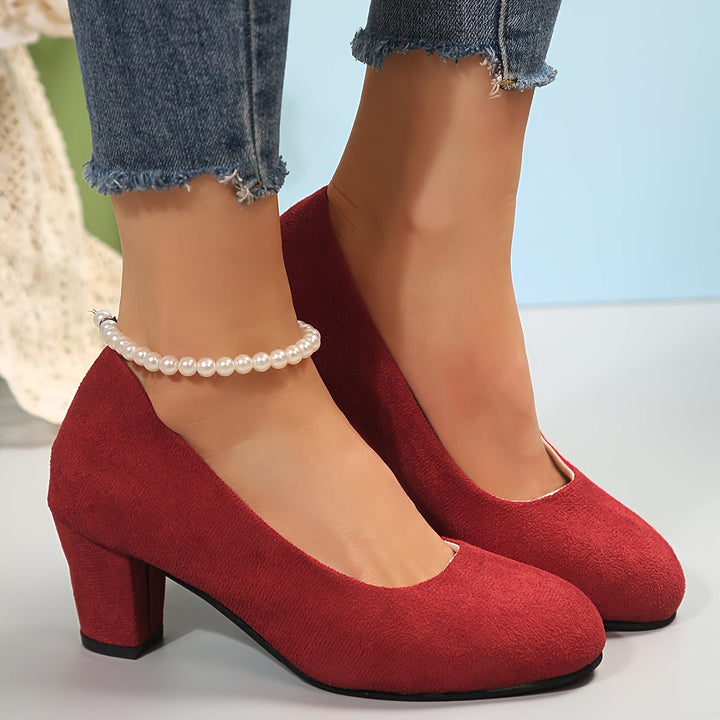Klassische schwarze Damen Pumps, weite Passform, 5cm Absatz. Bequeme & stabile Alltagsschuhe.