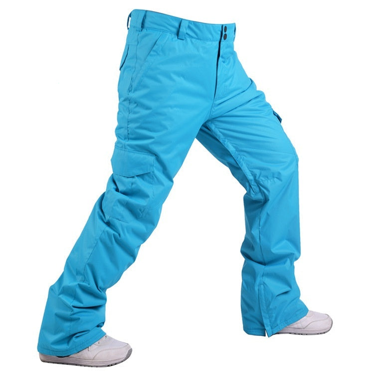 Detailansicht der strapazierfähigen Herren Skihose. Funktionale Winterhose, ideal für Ski-Sportler.