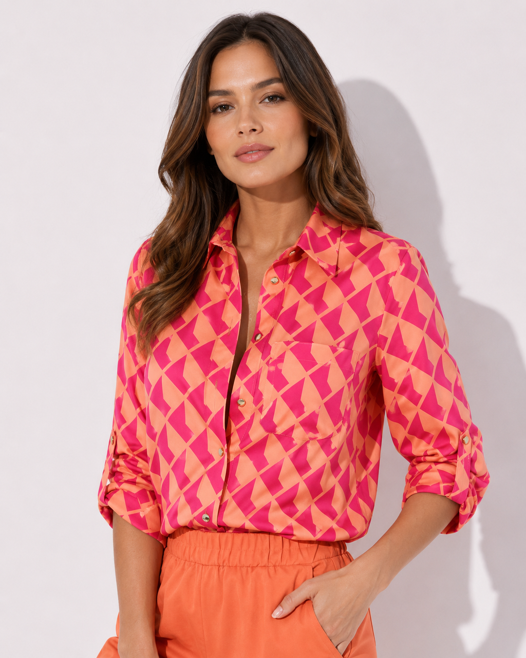 Hochwertige Damenbluse, zeitloses Design, optimal für Frühling & Sommer.