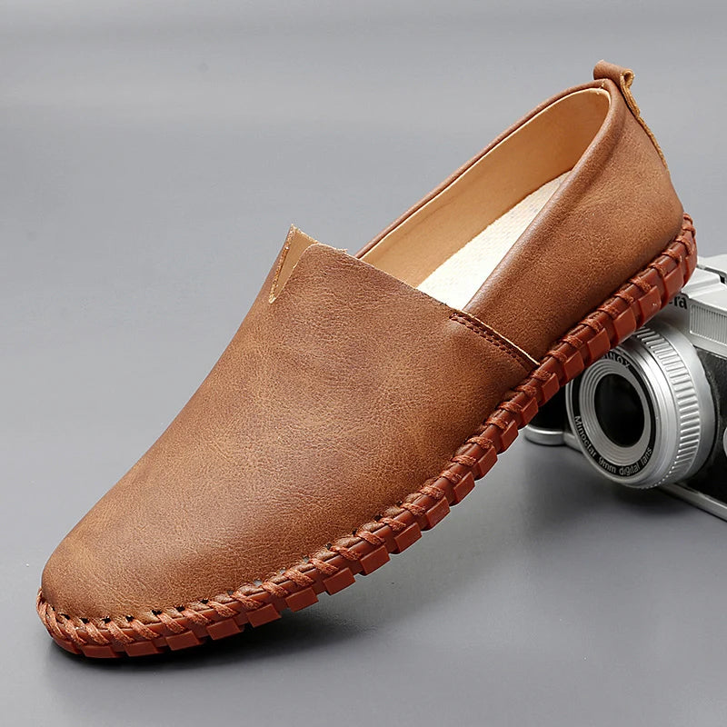 Schwarze Herren Loafer, bequeme Businessschuhe für einen eleganten Auftritt. Komfortable Männerschuhe.