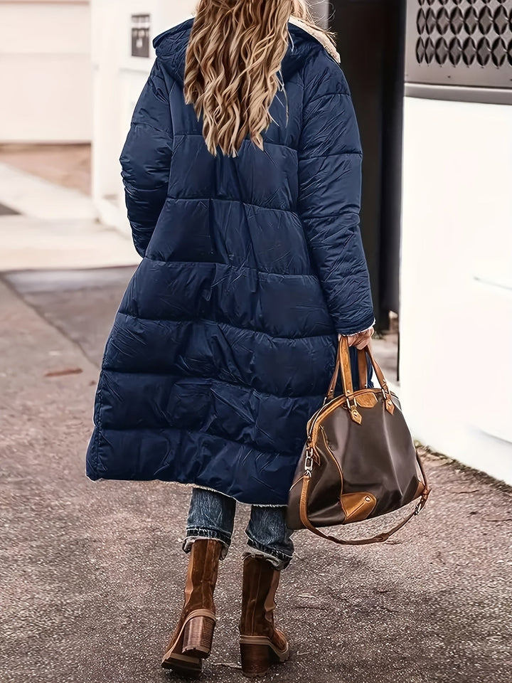 Schwarze Klara Damen-Herbstjacke, langer eleganter Schnitt, ideal für Outdoor-Mode und Freizeit.