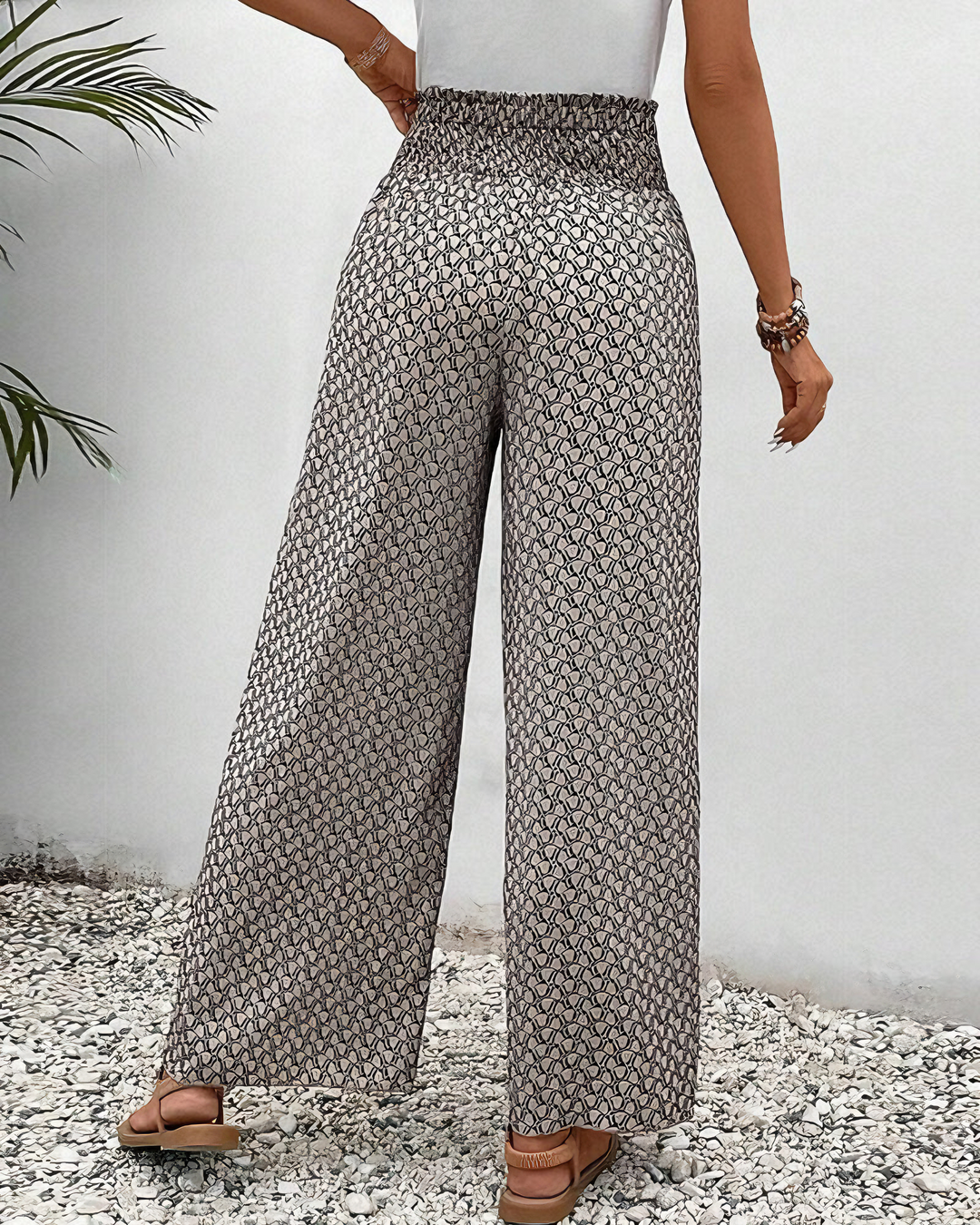 Vielseitige, fließende weite Damenhose für Sommer und Alltag. Hoher Tragekomfort, ideal für elegante und legere Outfits.