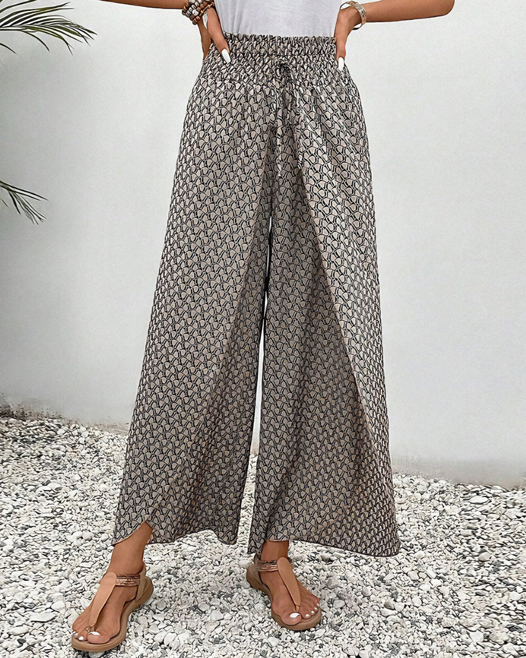 Stilvolle weite Damenhose, perfekt für Hochzeitsgäste und festliche Anlässe. Moderne Damenmode mit hohem Komfort.