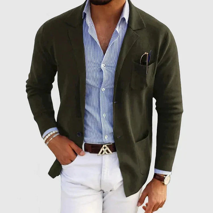 Moderner Herrenblazer mit klassischem Revers, ideal für Business Meetings oder Abendveranstaltungen.