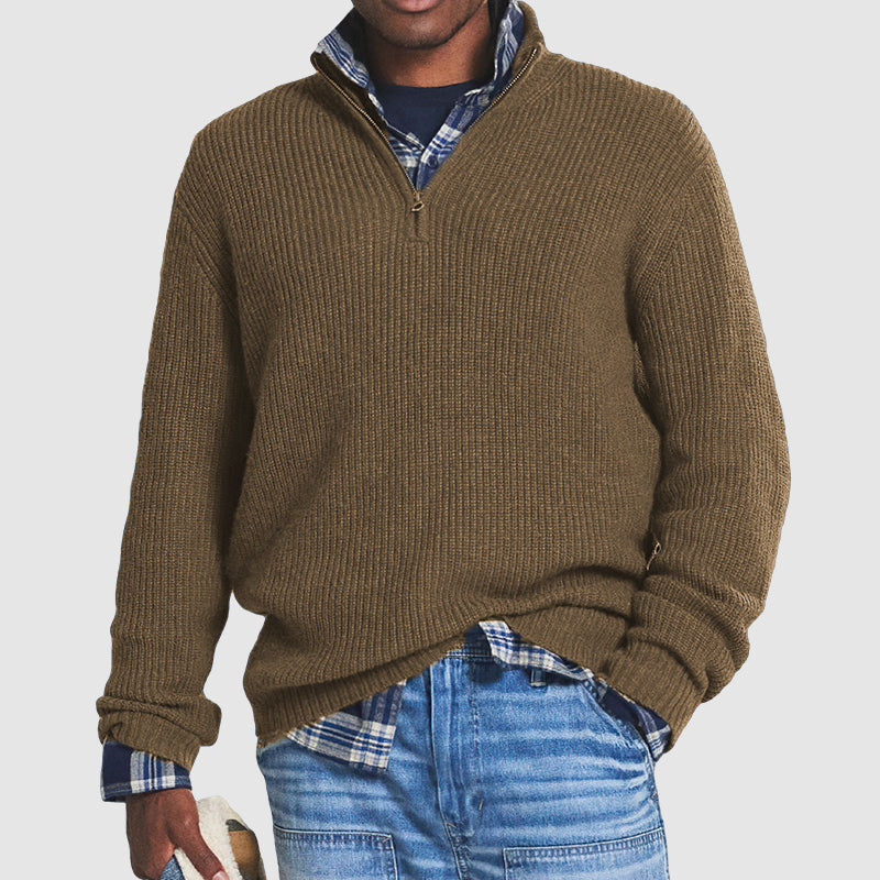 Klassischer Herren Langarm-Pullover, weich & warm. Hochwertige Strickware für stilvolle Herrenmode.
