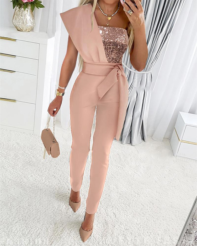 Glamouröser Damen Party-Jumpsuit für Frühling, One Shoulder Stil, glitzernd, für eine stilvolle Abendgarderobe.