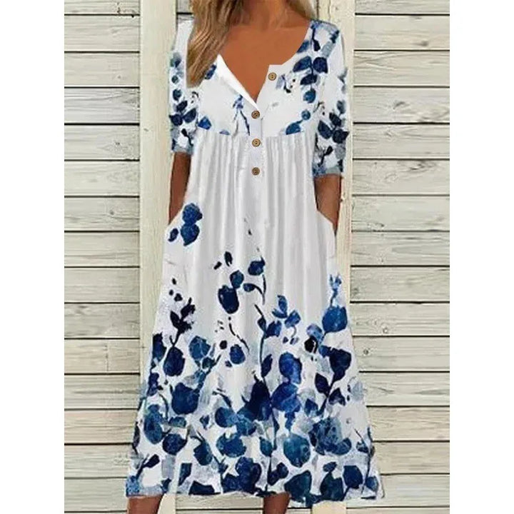 Rückansicht des eleganten Damen A-Linien-Kleides mit Blumendruck und kurzen Ärmeln.