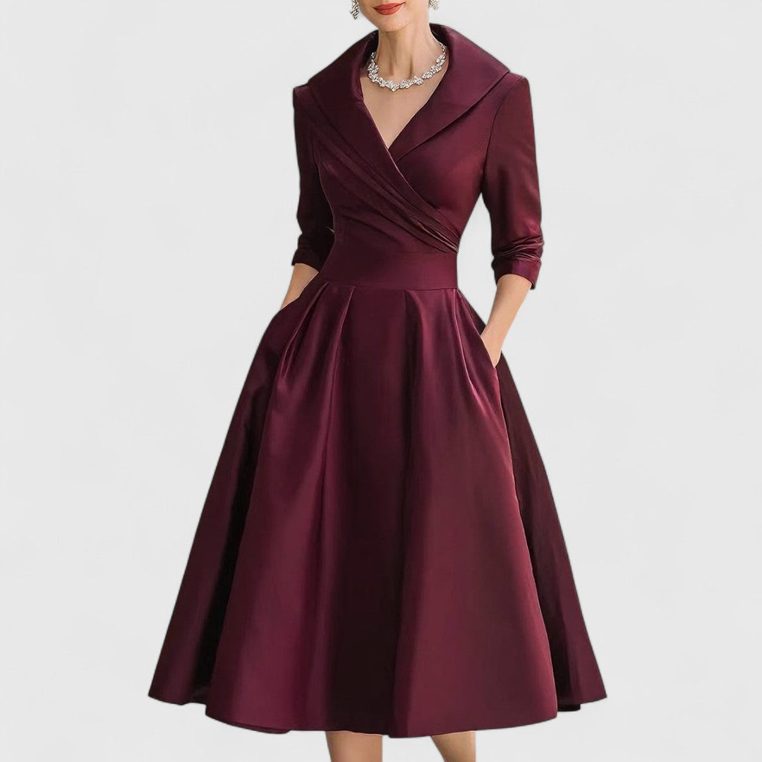 Marineblaues Damen Midikleid, elegant, mit ausgestelltem Rock. Ideal als Cocktailkleid oder für festliche Gelegenheiten.