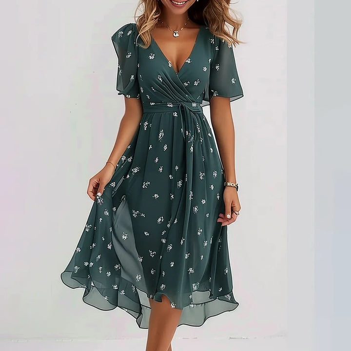 Leichtes, fließendes Damen Sommerkleid mit kurzen Ärmeln, elegantes Midi-Kleid für warmes Wetter.