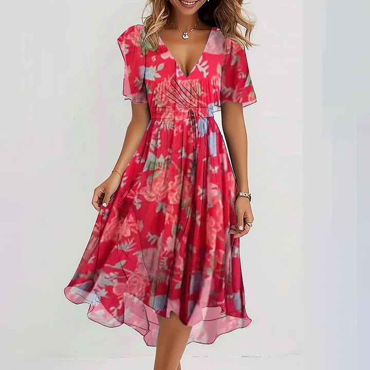 Frontansicht eines eleganten, fließenden Damen Sommer Midi-Kleides mit kurzen Ärmeln, ideal für Freizeit.