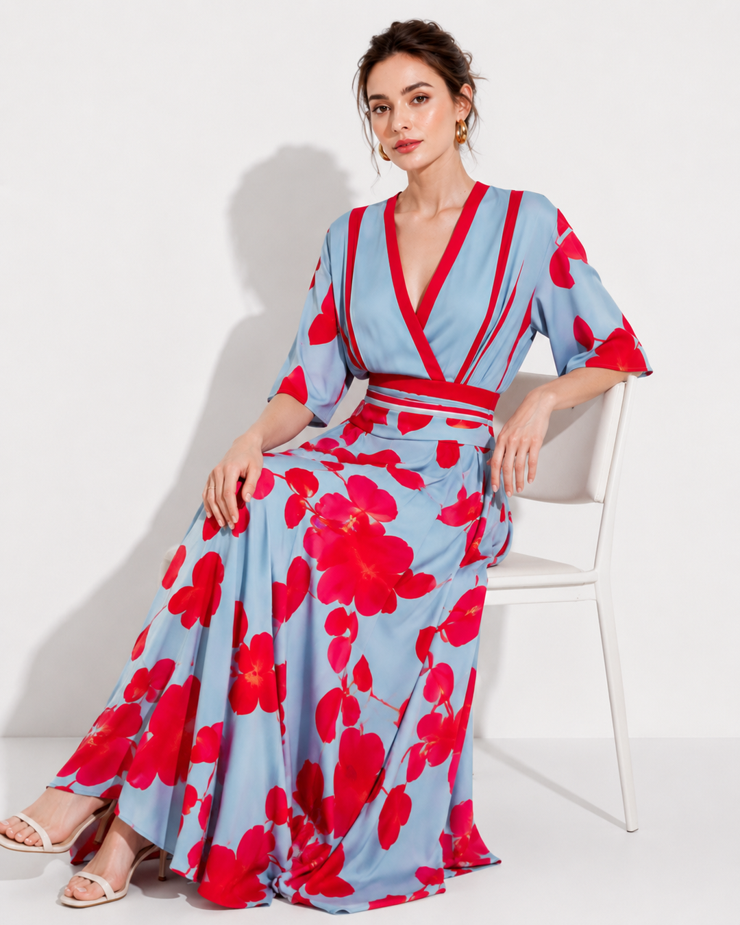 Tragen Sie dieses elegante, mehrfarbige Damen-Ärmelkleid für selbstbewusste, stilvolle Auftritte. Festliche Mode.