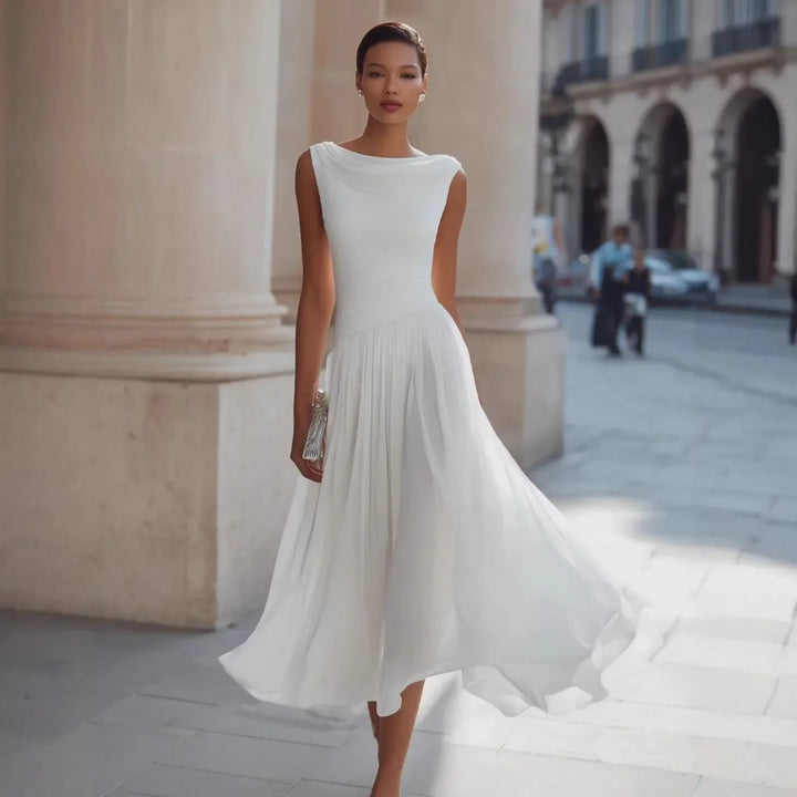 Stylisches plissiertes Damen Midikleid. Ärmelloses Abendkleid mit U-Boot-Ausschnitt, elegant für festliche Events & Hochzeiten.