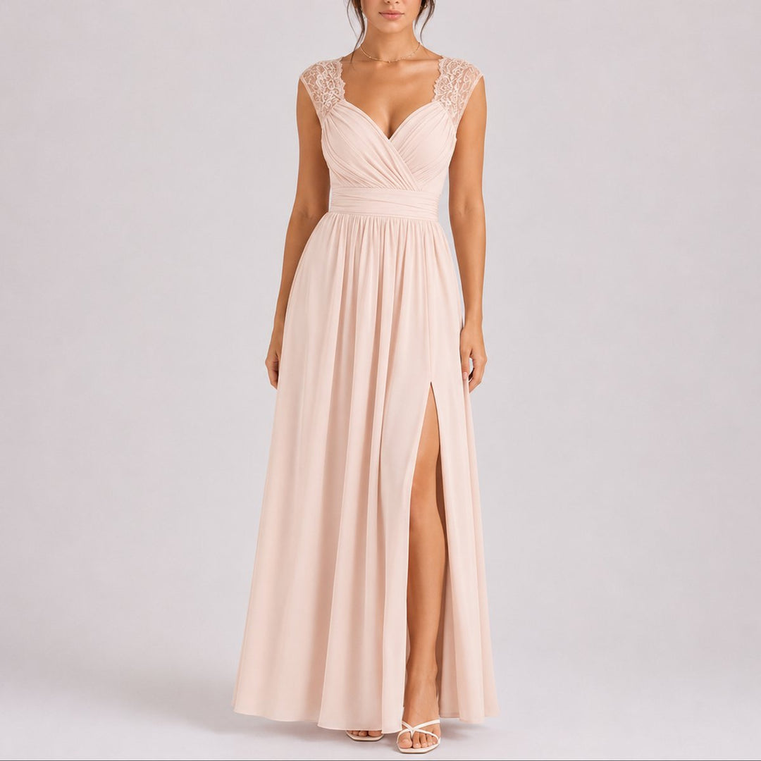 Schickes Damen Abendmode Maxi-Kleid, elegant und festlich. Perfekt als Herbst Outfit für Hochzeiten und Partys.