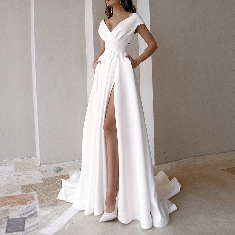 Elegantes Damen Sommerkleid, vielseitig für festliche Anlässe oder Freizeit. Schmeichelhafter Schnitt, moderne Mode.