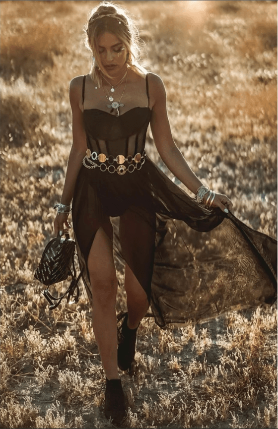 Elegantes Vintage Sommerkleid für Damen, leicht und fließend, ideal für Festivals und warme Sommertage.