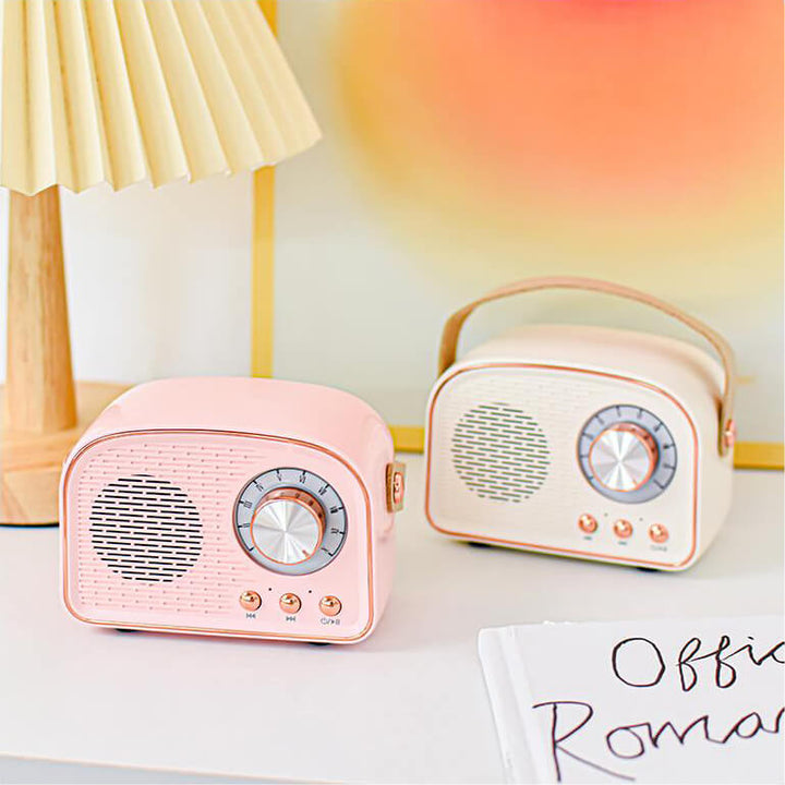 Kabelloser Retro-Lautsprecher mit Bluetooth-Funktion und FM-Radio für alle Musikliebhaber.