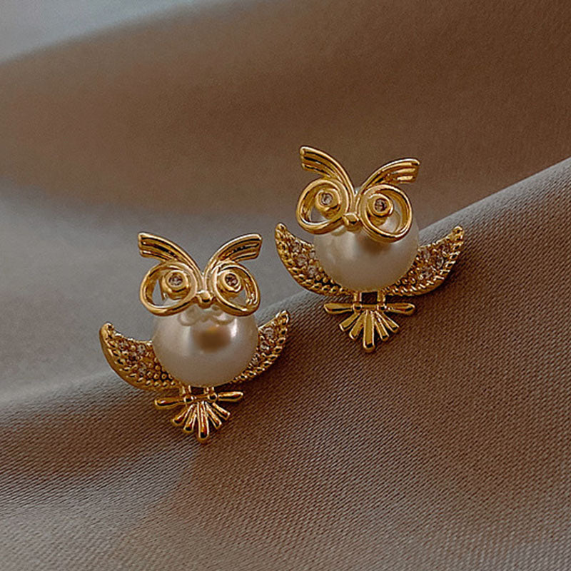 Einhorn Ohrstecker, glitzernd & magisch. Hochwertiger Schmuck für Liebhaberinnen der Fantasy.