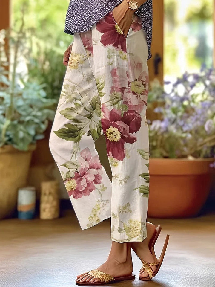 Modische Damenhose mit weitem Bein und Blumenmuster. Komfortable Freizeithose mit elastischem Bund, perfekt für Herbst & Sommer.