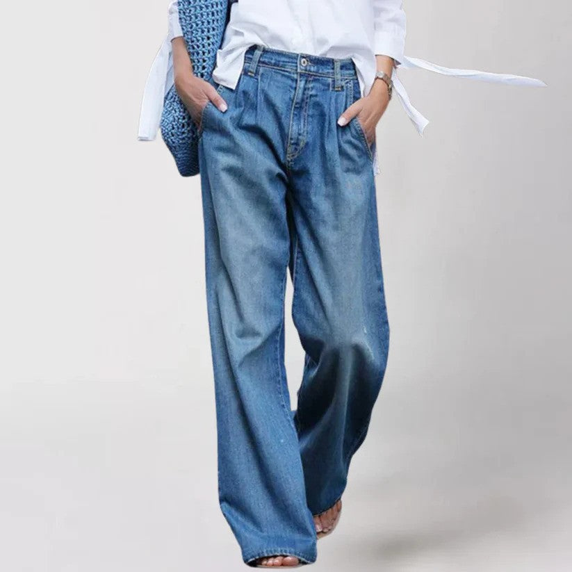 Stylische Straight Leg Jeans für Damen in Blau. Perfekte Passform und Komfort für Herbst- & Wintermode, ideal für den Alltag.
