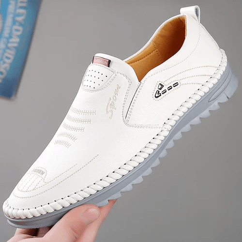 Robuste Lorenzo Männerschuhe, orthopädisch & rutschfest, sicherer Halt für Alltag & Freizeitaktivitäten.
