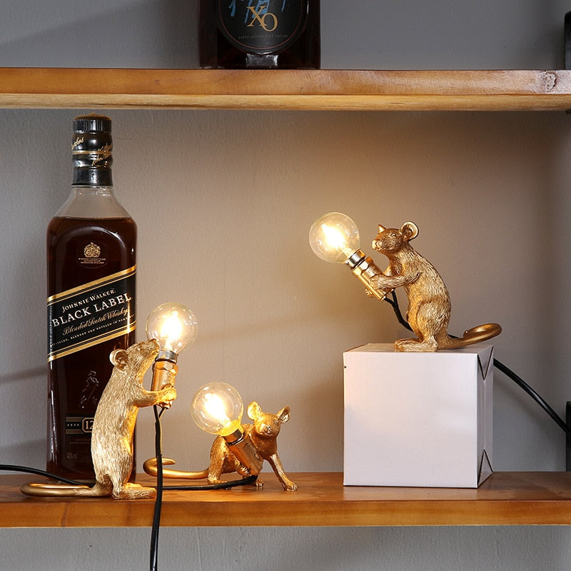 Fantasievolle Maus Tischleuchte, sparsame LED Technologie und einzigartiges verspieltes Design.