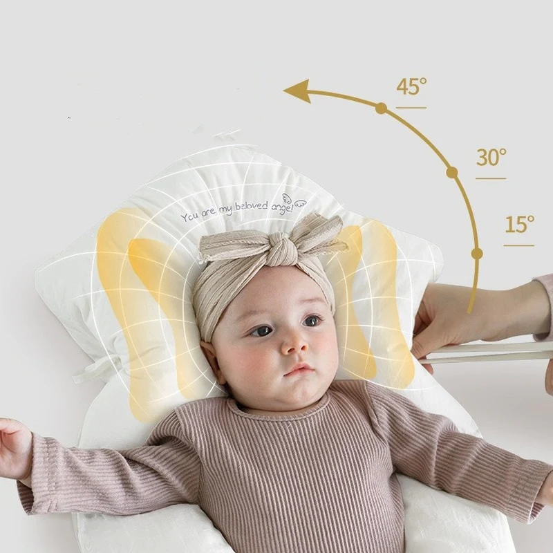 Gesunden und erholsamen Schlaf förderndes Babykopfkissen DreamNest. Hypoallergen und sicher für empfindliche Babyhaut.