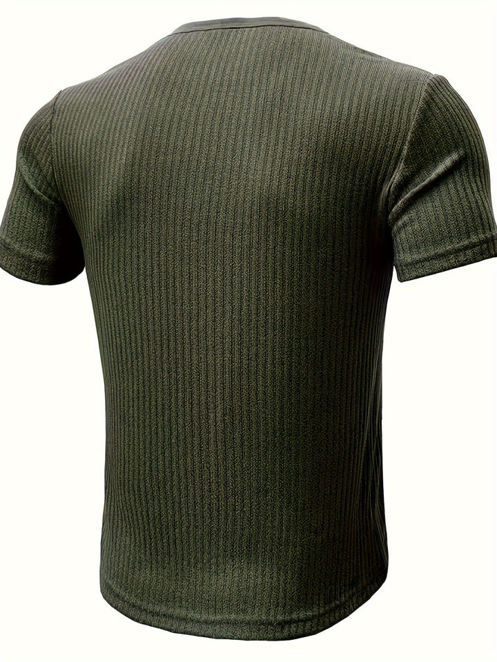 Modernes Herren Kurzarmshirt Henley Stil, gerippt. Bequem & modisch für Frühling, Sommer & lässige Anlässe.