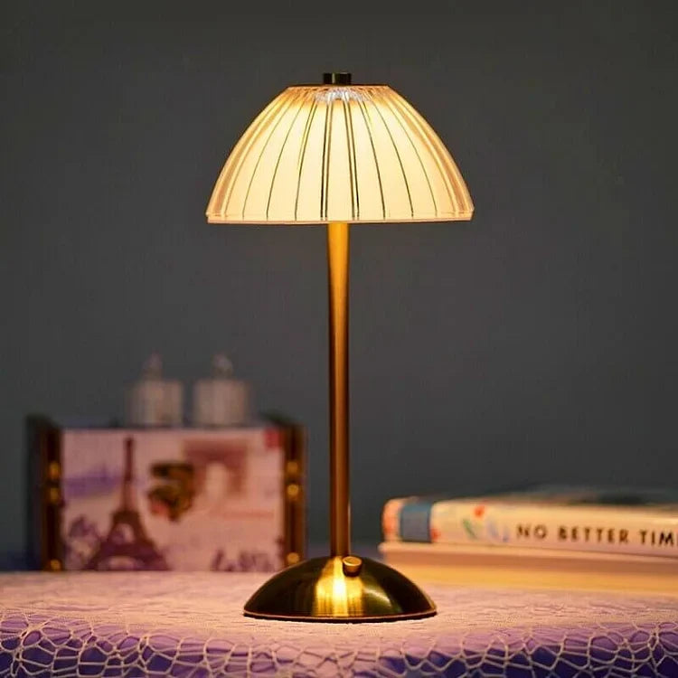 Elegante kabellose LED-Tischleuchte, dimmbar, modernes Design, ideal für stilvolles Ambiente.