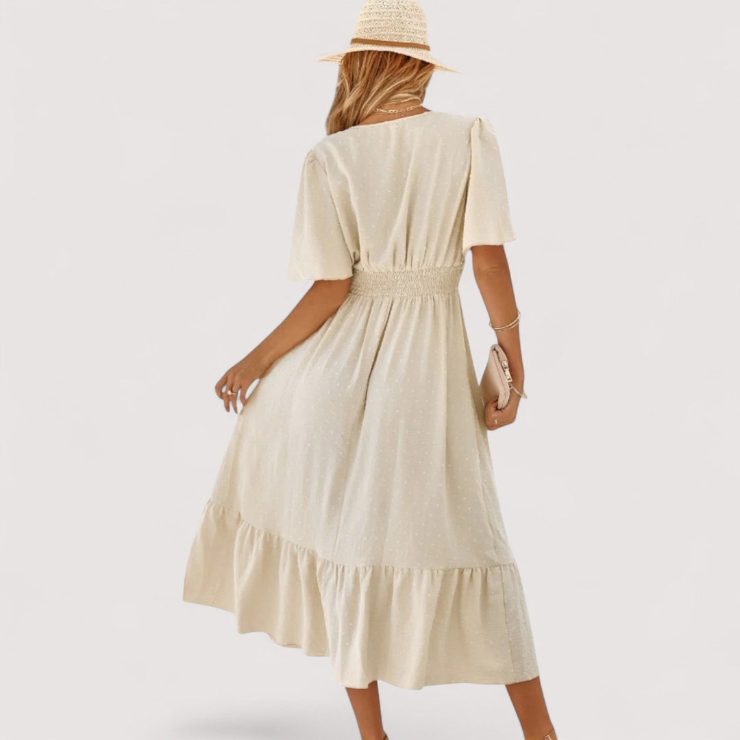 Bequemes Damen Sommer Maxikleid mit V-Ausschnitt. Ideal für Freizeit oder entspannte Tage, fließend.
