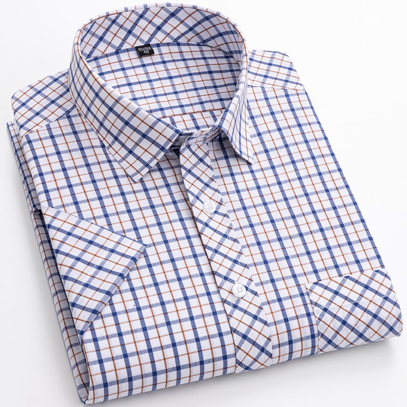 Lässiges Herrenhemd, kurzärmlig, in ansprechendem Karomuster, für einen entspannten Look.