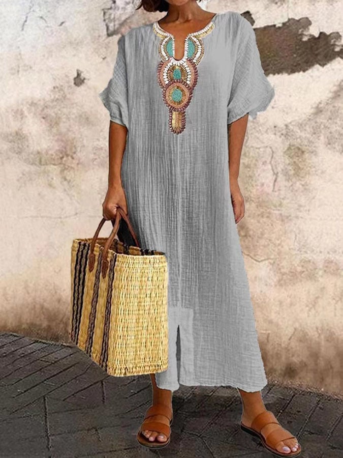 Langes, elegantes Kaftan-Kleid für Damen, mit wunderschönen Stickereien, perfekt für sommerliche Anlässe.